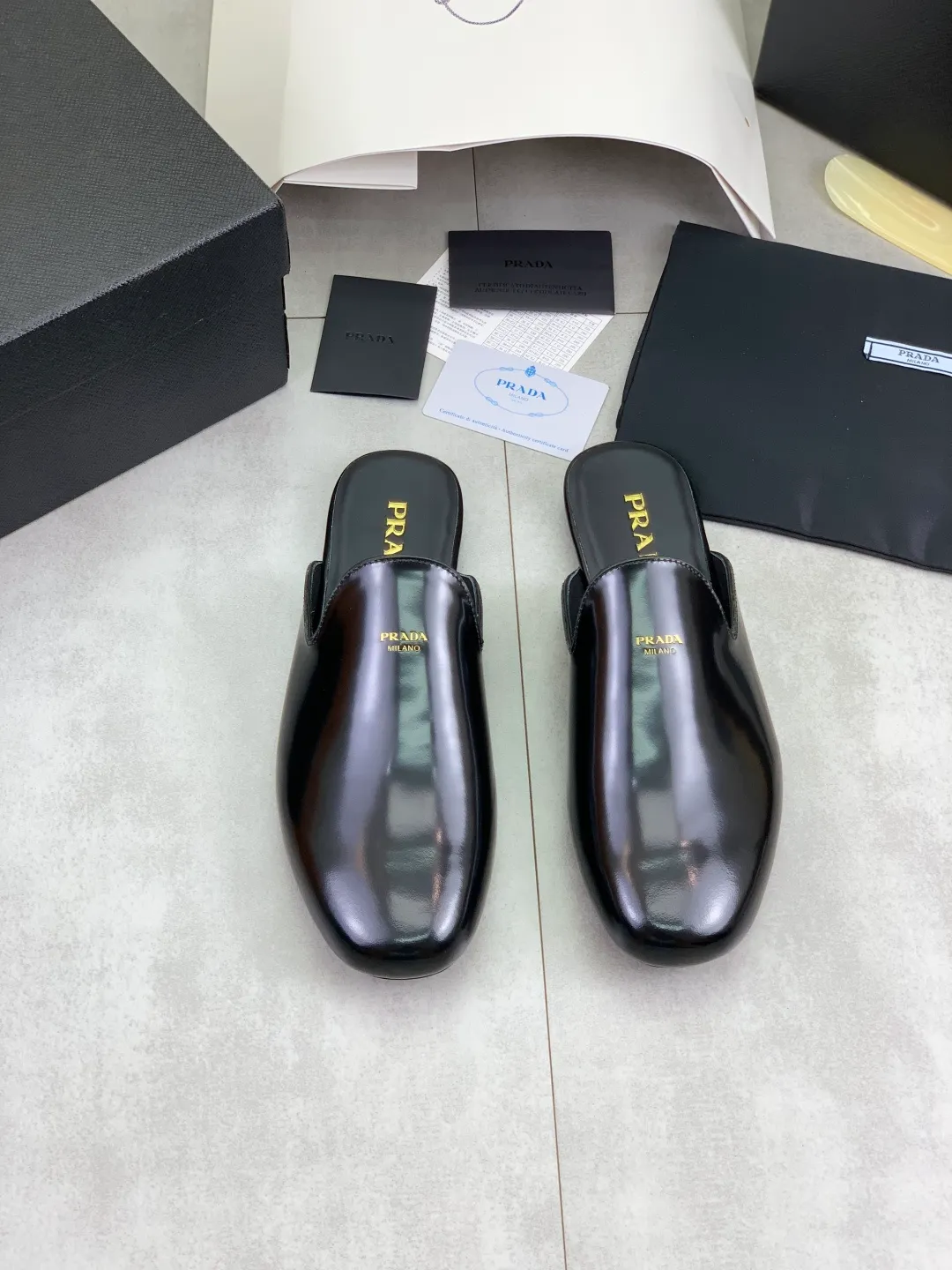 Men's shoes 💰P600 new style 💰 💎💎💎 water dyed cowhide original quality PRADA —🆘.Prada Original order purchase, high-end business leather shoes, fabric: Made of Italian imported calfskin with color-brushed edges➕water-dyed cow lining/cowhide lining➕Specially available original outsole, fine workmanship, real product^_^photographed🎬size: 39-44 (38 45 custom-made)